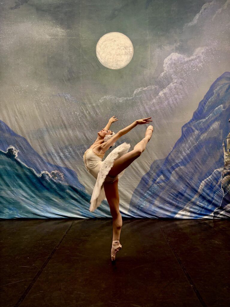 Violante Caburlotto - Il Lago dei Cigni, International Ballet Company Principal Dancer Cristina Terentiev